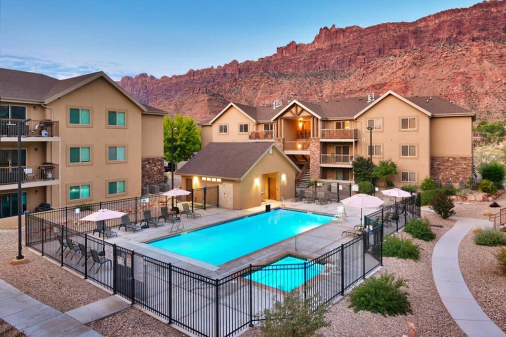 5H Our Redcliff Condo, Pool & Hot Tub Moab Exterior photo